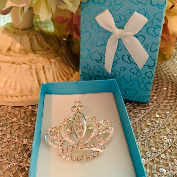 Royal Crown Queen Pin brooch - Picture 5 of 8